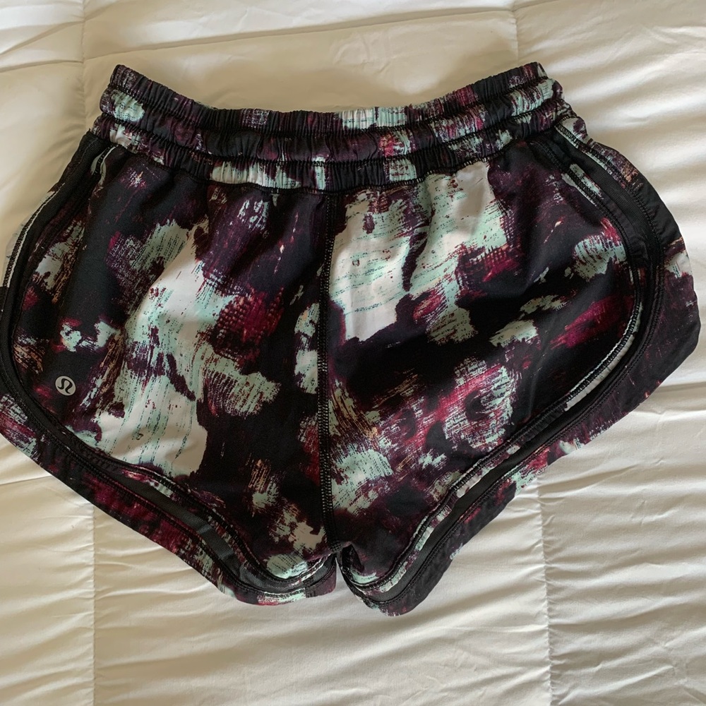 Lululemon size 6 women's running shorts, liner
